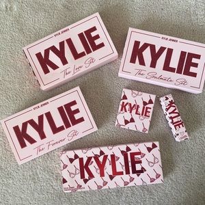 Kylie Cosmetics 2019 Valentine’s Collection Bundle